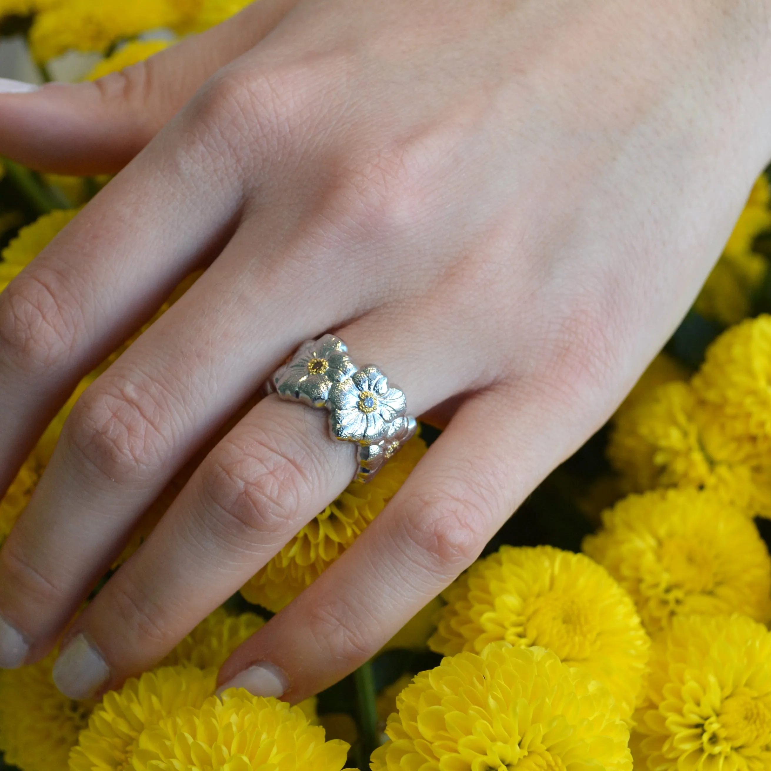 Buccellati - Blossoms Gardenia - Eternelle Band Ring with Brown Diamonds, Sterling Silver with Gold Accents