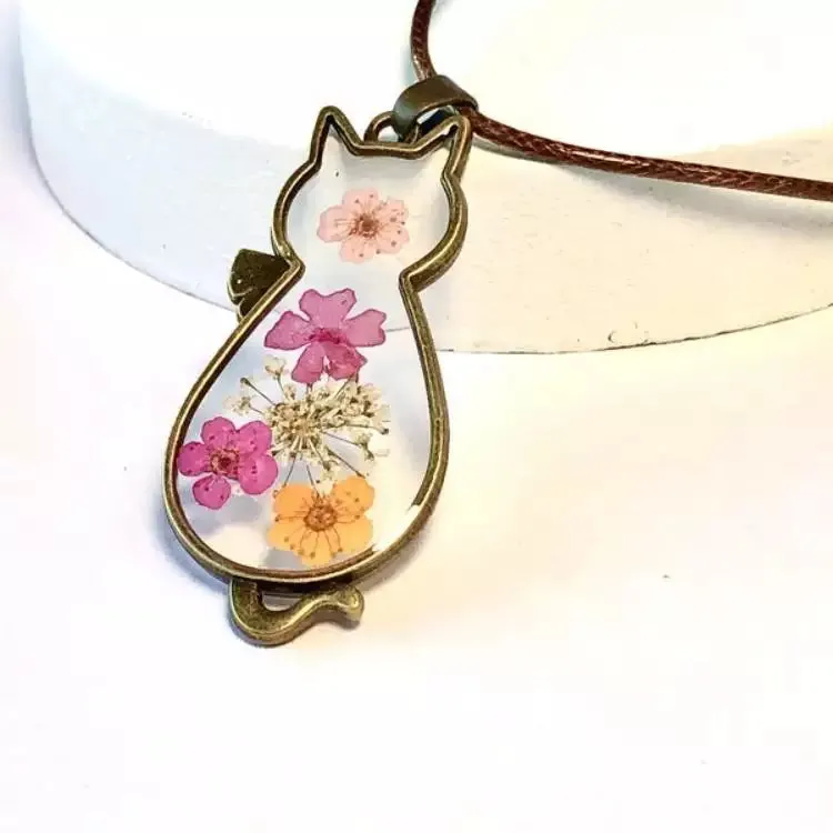 Pressed Flower Cat Necklace in Acrylic and Real Flowers