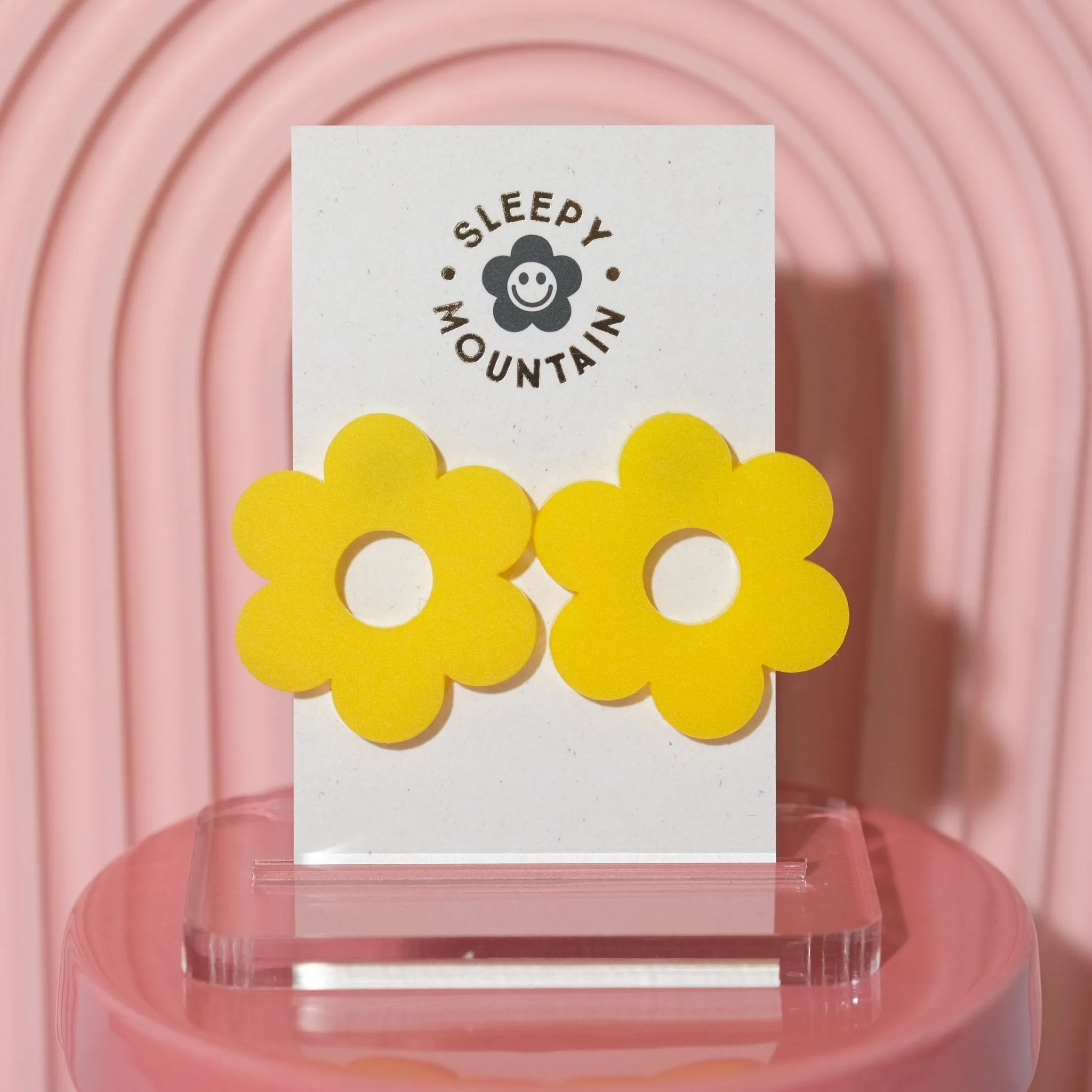 Statement daisy big stud earrings in sunshine yellow